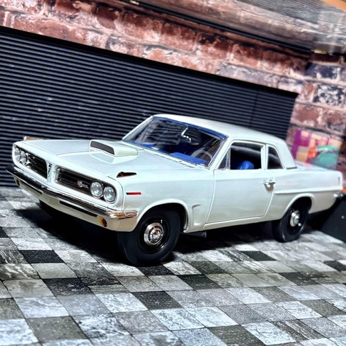 Highway61 pontiac le mans - 1/18,
